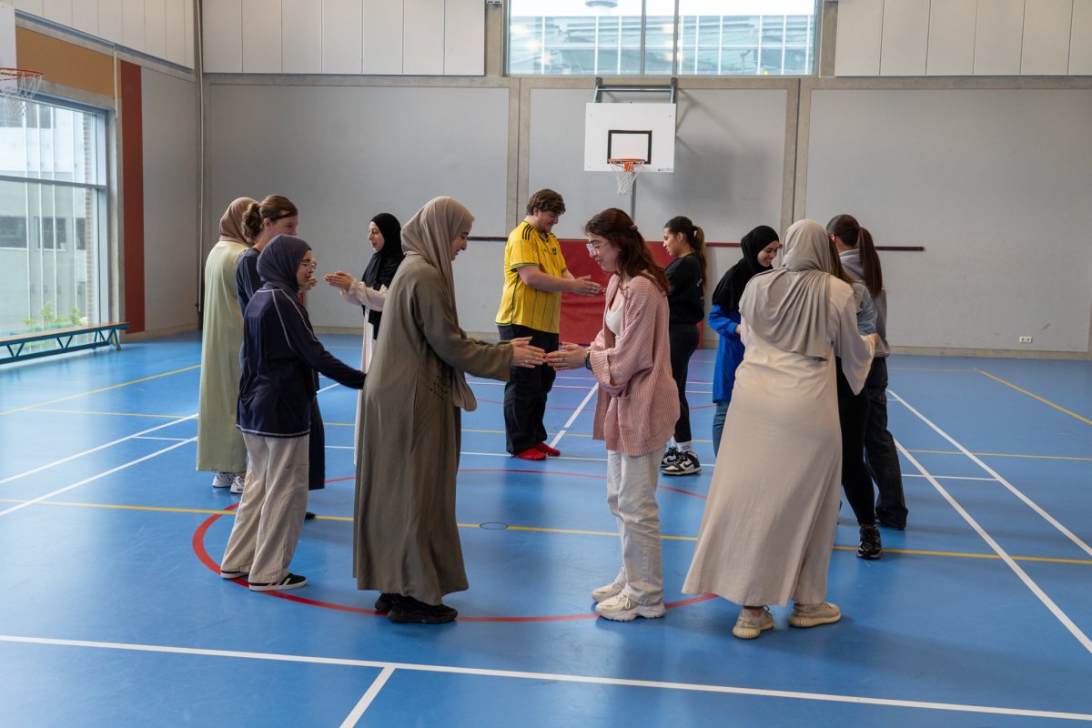 Studenten volgen een workshop bij het Welzijn College